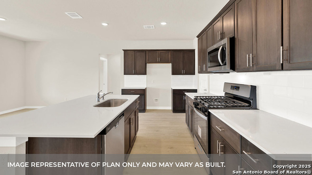 Image 18 of 29 For 383 Kolbo Crossing Cove