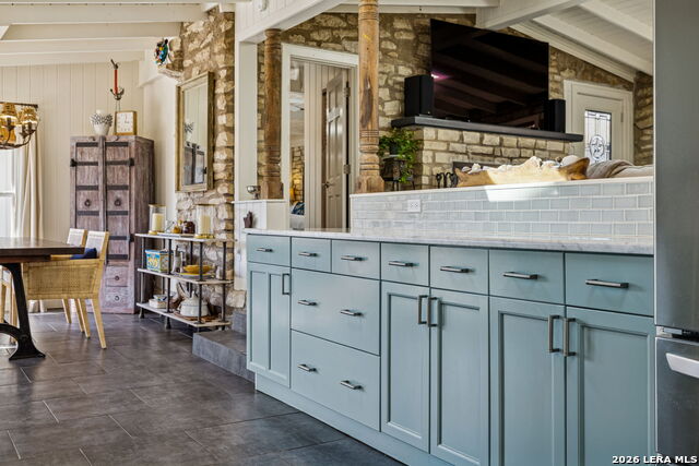 Listing photo id 10 for 1520 Rocky River