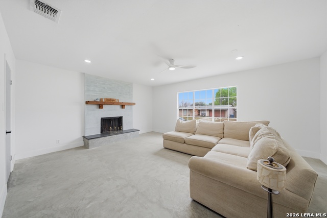 Image 7 of 21 For 1042 Lemon Tree