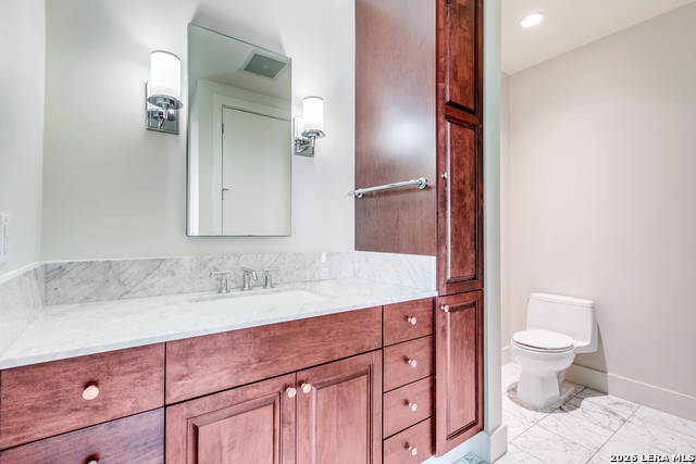 Image 19 of 28 For 610 Market E Unit 2510