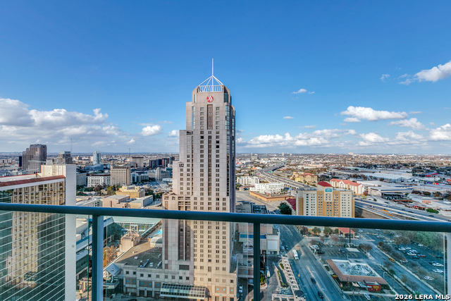 Image 21 of 28 For 610 Market E Unit 2510