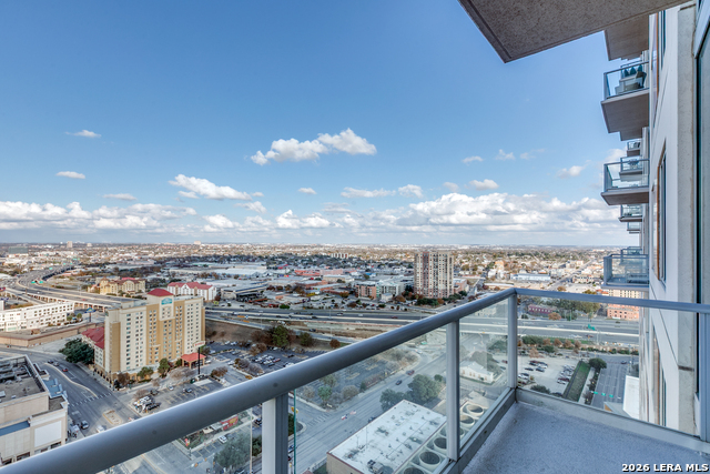 Image 23 of 28 For 610 Market E Unit 2510