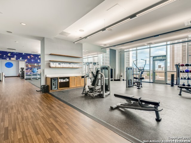 Image 25 of 28 For 610 Market E Unit 2510