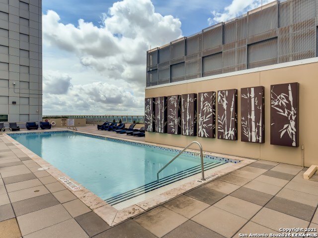 Image 27 of 28 For 610 Market E Unit 2510