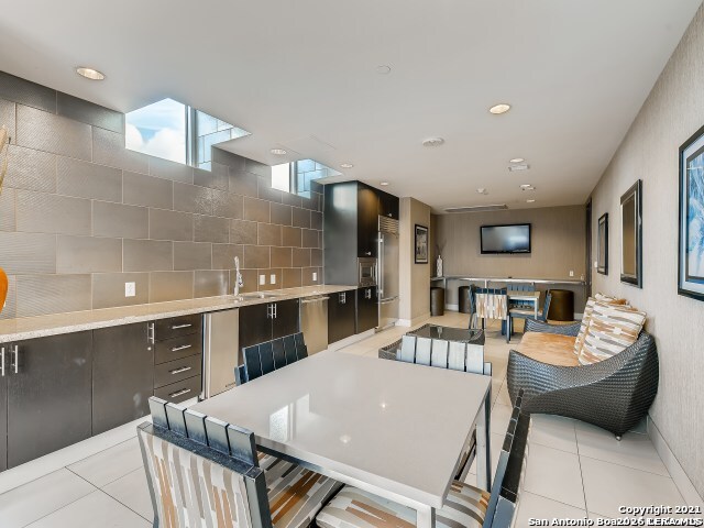 Image 28 of 28 For 610 Market E Unit 2510