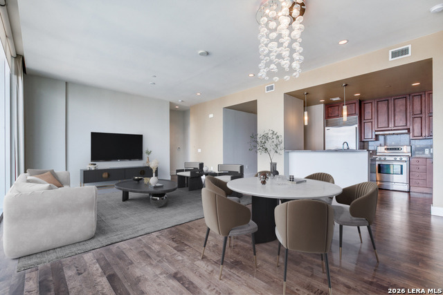 Image 3 of 28 For 610 Market E Unit 2510