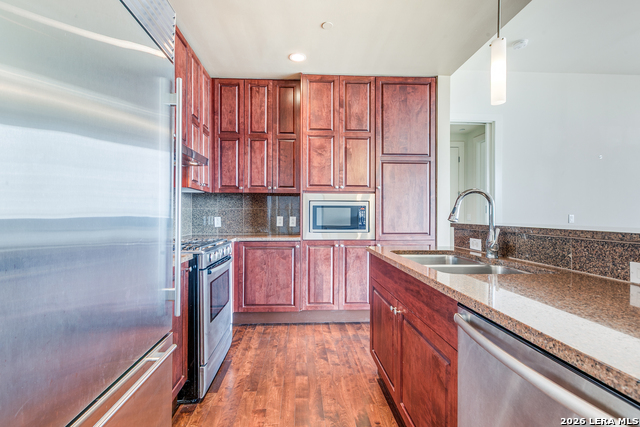 Image 8 of 28 For 610 Market E Unit 2510