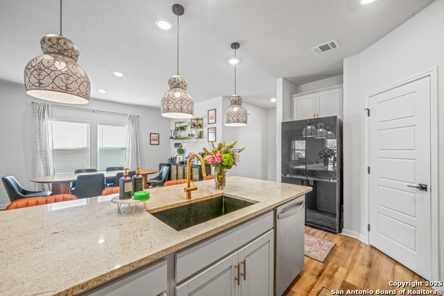 Image 21 of 46 For 25826 Marigold Oaks