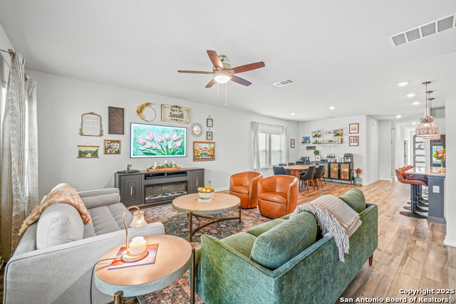 Image 22 of 46 For 25826 Marigold Oaks