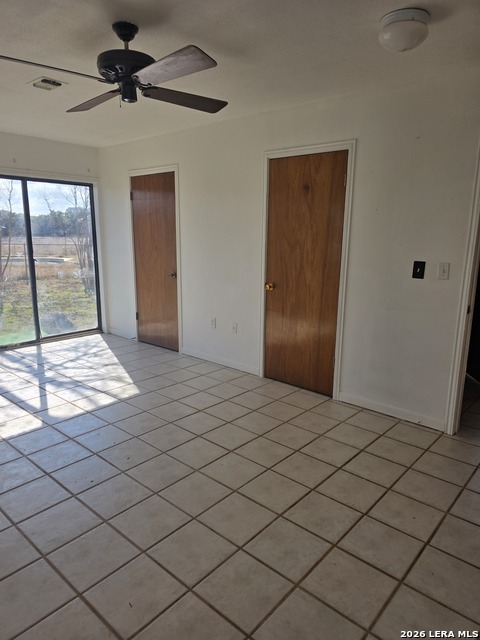 Image 16 of 34 For 205 Hill Country Dr