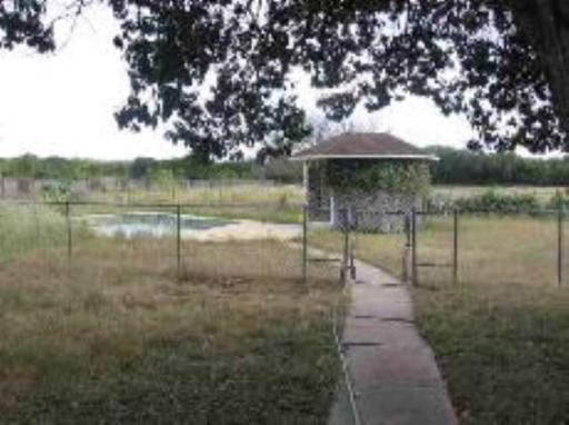 Image 7 of 34 For 205 Hill Country Dr