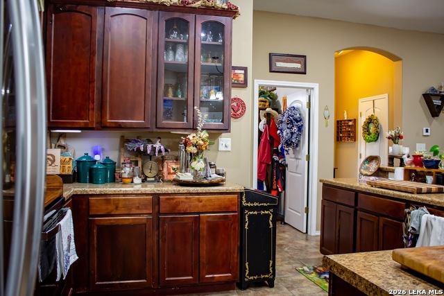 Image 10 of 29 For 305 Yortown  