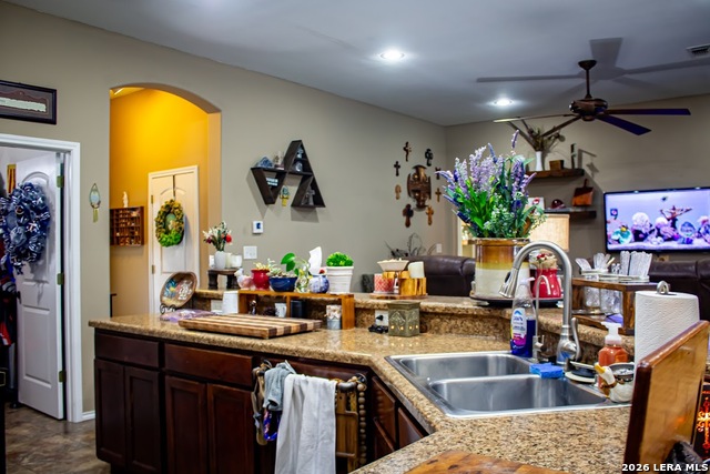 Image 11 of 29 For 305 Yortown  