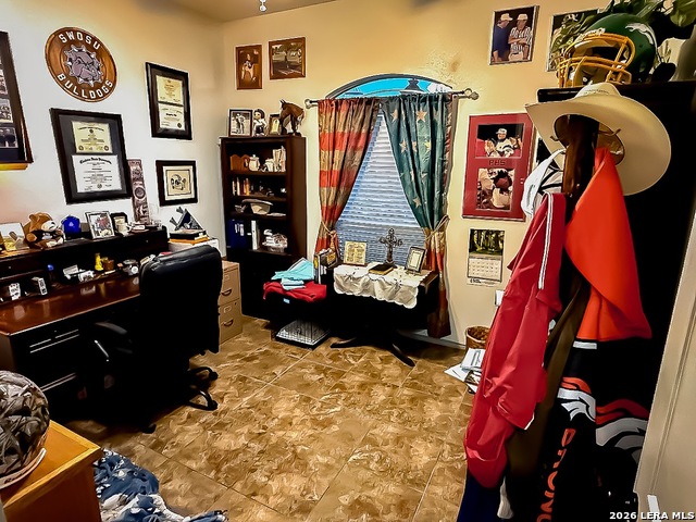 Image 14 of 29 For 305 Yortown  