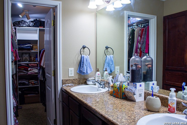 Image 17 of 29 For 305 Yortown  