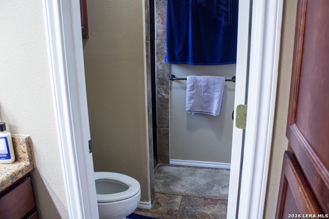 Image 18 of 29 For 305 Yortown  