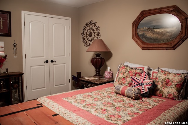 Image 19 of 29 For 305 Yortown  