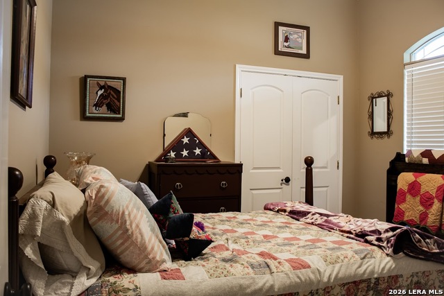 Image 20 of 29 For 305 Yortown  