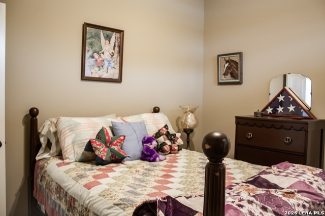 Image 21 of 29 For 305 Yortown  