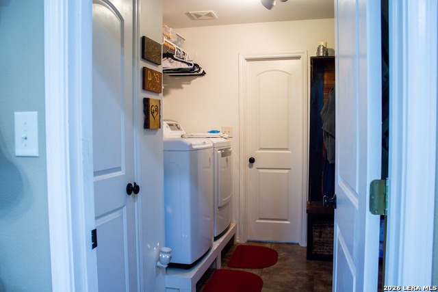 Image 22 of 29 For 305 Yortown  