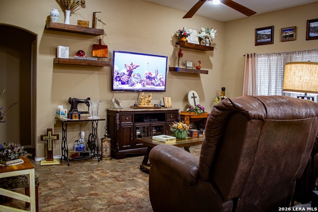 Image 7 of 29 For 305 Yortown  