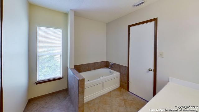 Image 21 of 44 For 2547 Smokey Crk