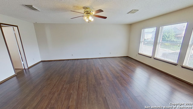 Image 29 of 44 For 2547 Smokey Crk