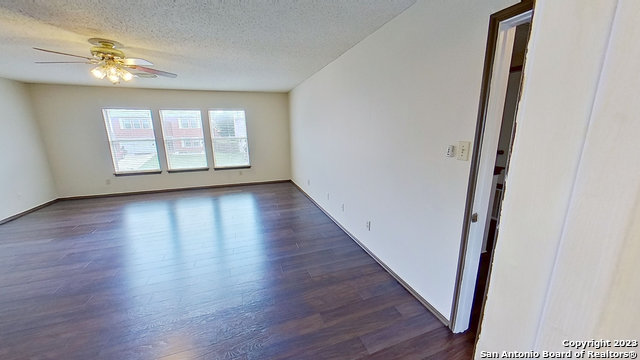 Image 33 of 44 For 2547 Smokey Crk