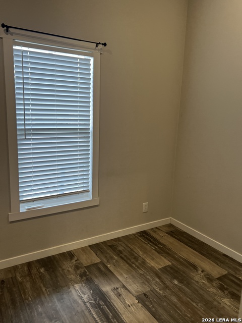 Image 15 of 26 For 275 Siesta  