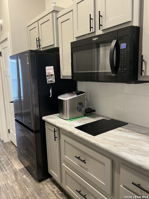 Image 8 of 26 For 275 Siesta  