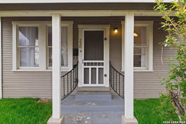 Image 2 of 42 For 230 Thompson