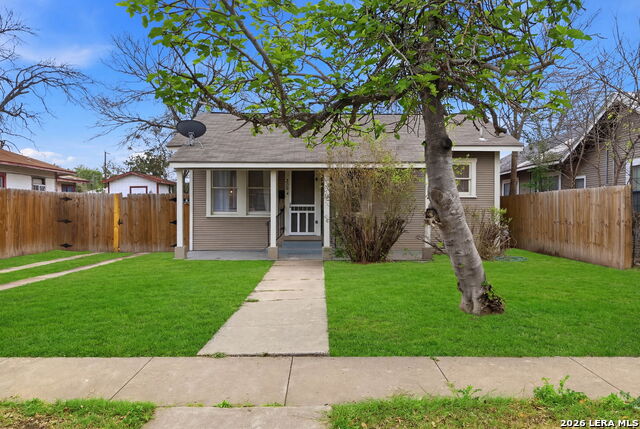 Image 3 of 42 For 230 Thompson