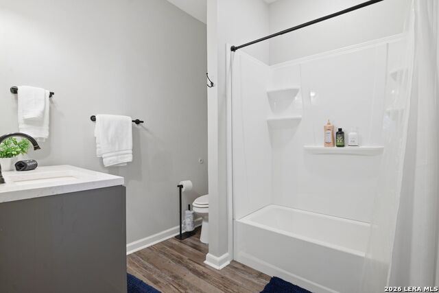 Image 30 of 42 For 230 Thompson