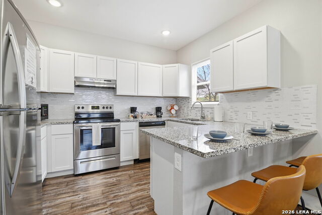 Image 9 of 42 For 230 Thompson