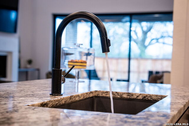 Image 12 of 44 For 634 Meade Street