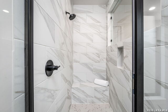 Image 20 of 44 For 634 Meade Street