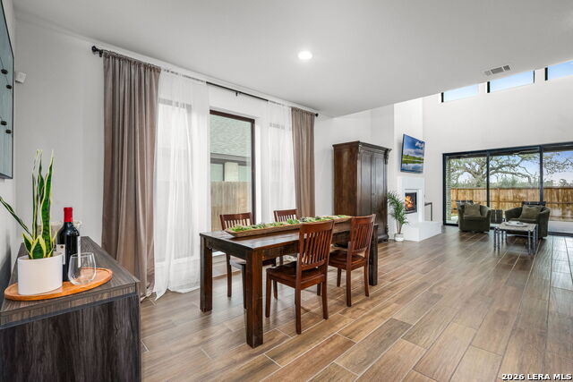 Image 4 of 44 For 634 Meade Street