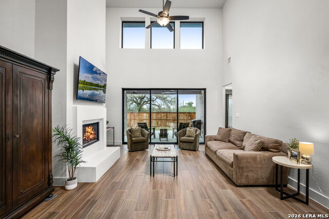 Image 5 of 44 For 634 Meade Street