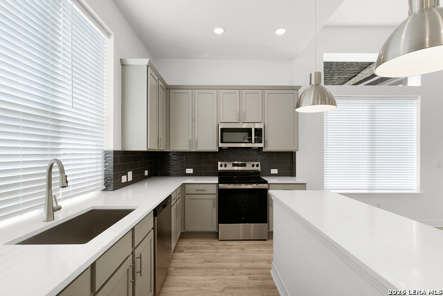 Image 7 of 33 For 3523 N. Loop 1604 East  2301