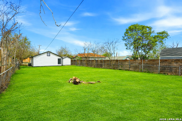 Image 33 of 35 For 132 University