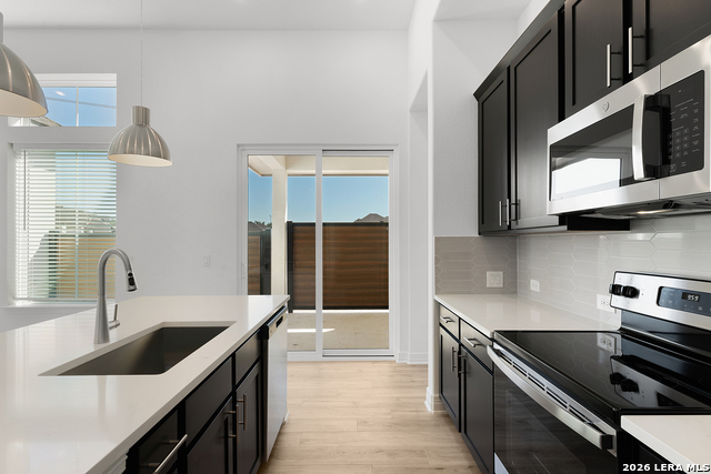 Image 10 of 33 For 3523 N. Loop 1604 East  2304