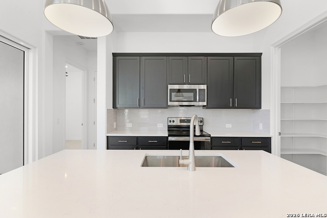 Image 8 of 33 For 3523 N. Loop 1604 East  2304