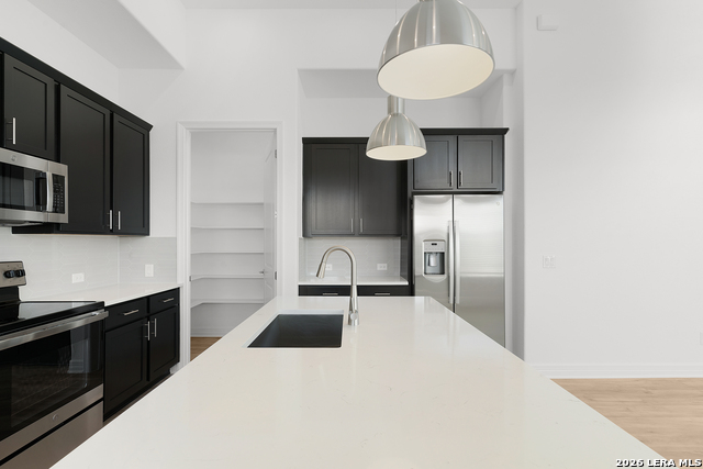 Image 9 of 33 For 3523 N. Loop 1604 East  2304