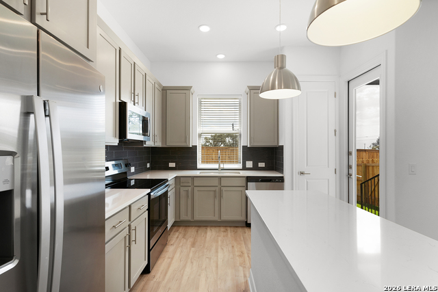 Image 10 of 34 For 3523 N. Loop 1604 East  704