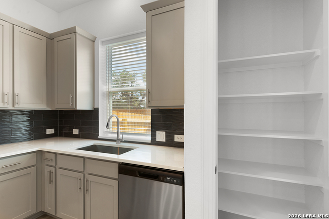 Image 11 of 34 For 3523 N. Loop 1604 East  704