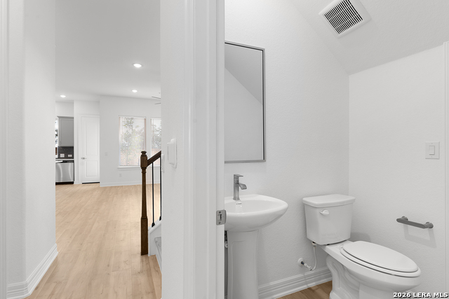 Image 17 of 34 For 3523 N. Loop 1604 East  704