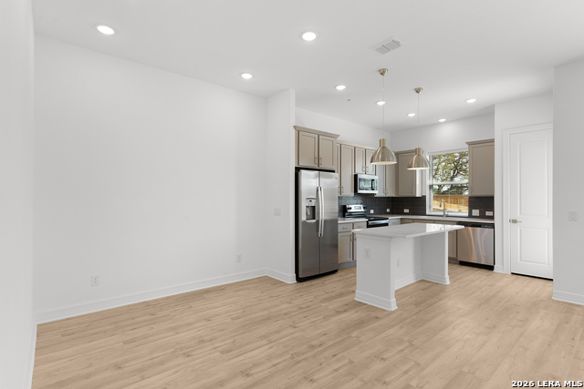 Image 6 of 34 For 3523 N. Loop 1604 East  704