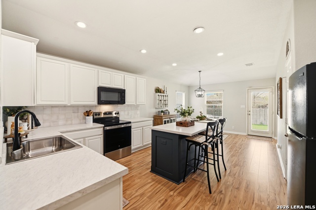 Listing photo id 9 for 911 Karah  