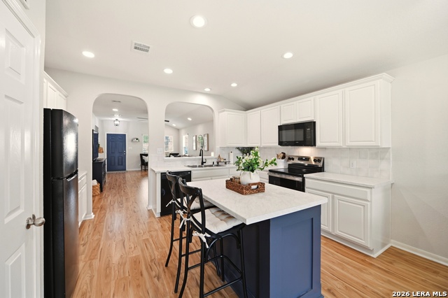 Listing photo id 10 for 911 Karah  