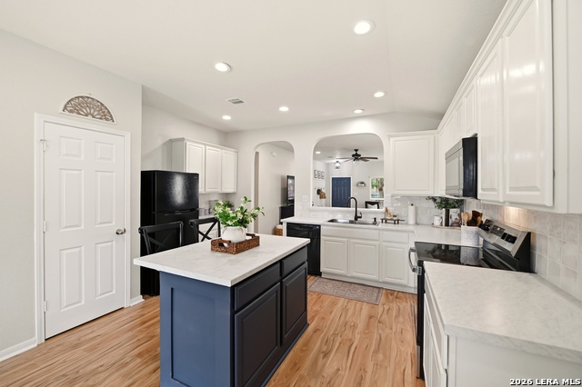 Listing photo id 11 for 911 Karah  